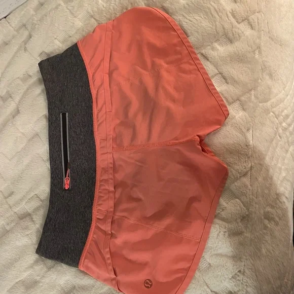 LuluLemon Speed Shorts Size 4 - Picture 4 of 8